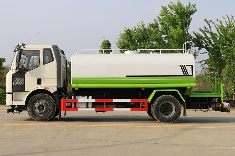 國(guó)六解放13噸灑水車