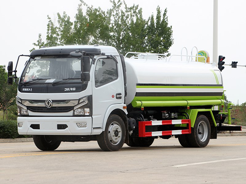 國(guó)六大多利卡9.2噸灑水車
