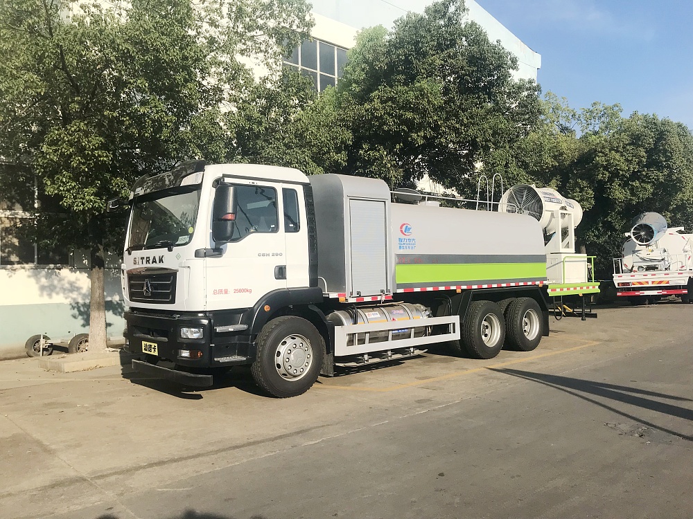 國六重汽汕德卡后雙橋16立方霧炮車/50-120米霧炮