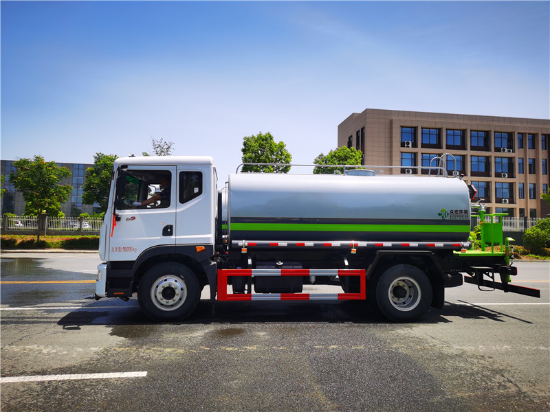 東風D9新款10-12噸環衛灑水車--國六系列