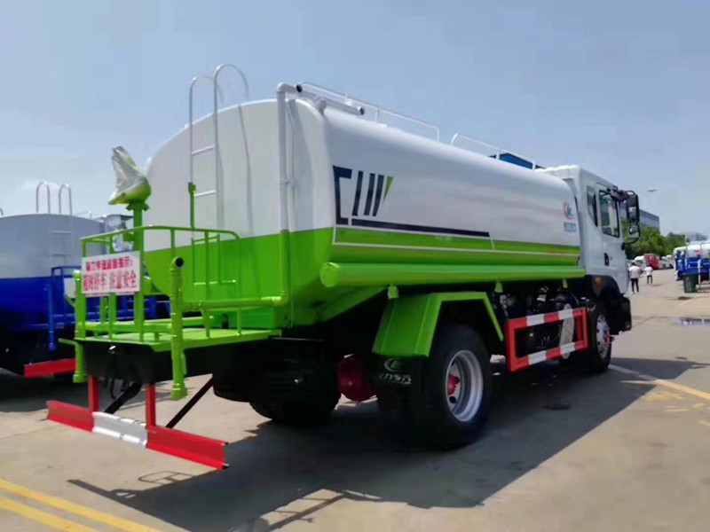 國(guó)六東風(fēng)大多利卡D9 14方灑水車(chē)