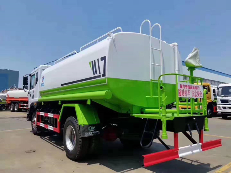 國(guó)六東風(fēng)大多利卡D9 14方灑水車(chē)