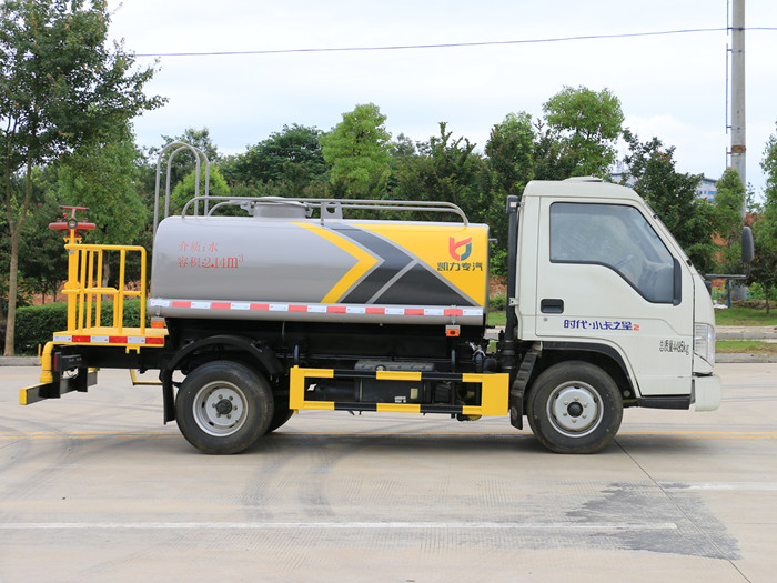 國(guó)六福田三方灑水車