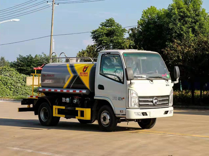 國(guó)六藍(lán)牌凱馬3方灑水車
