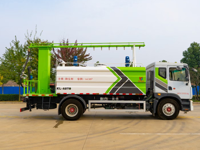 國(guó)六東風(fēng)D9鐵路抑塵車