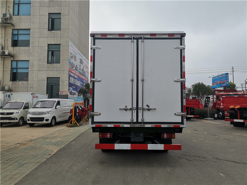 國六江鈴凱運4.2米肉鉤冷藏車