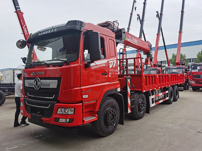 DFV5317JSQGP6D東風(fēng)專底D7前四后八隨車(chē)吊