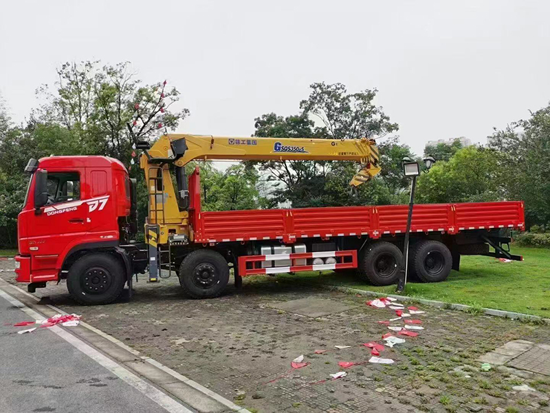 DFV5317JSQGP6D東風(fēng)專底D7前四后八隨車(chē)吊